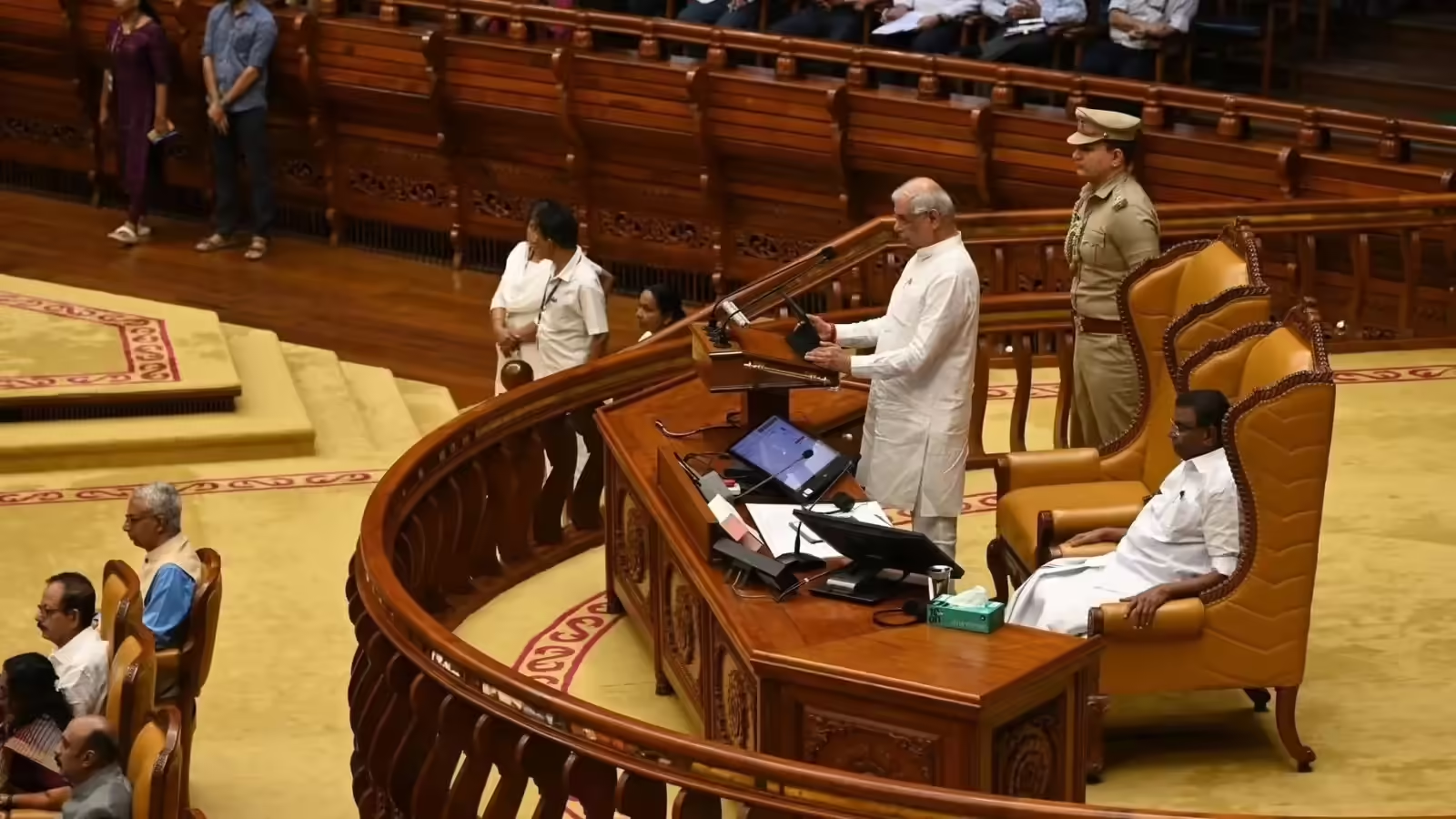 केरल में सत्ता बदली पर नीयत नहीं: वंदे मातरम् के अपमान पर सियासत, क्या ‘शरीयत’ के दबाव में है सतीशन सरकार?