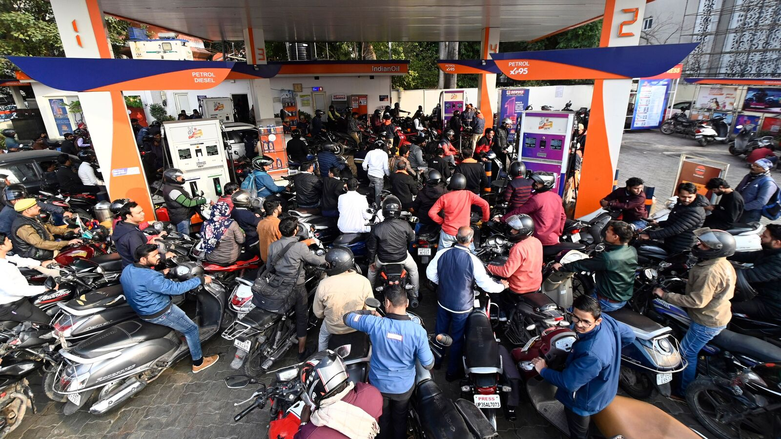 पेट्रोल पंप पर अब मिलेगा ‘मेनू कार्ड’ ! वैश्विक संकट के बीच सरकार उठाने वाली है बड़ा कदम ?
