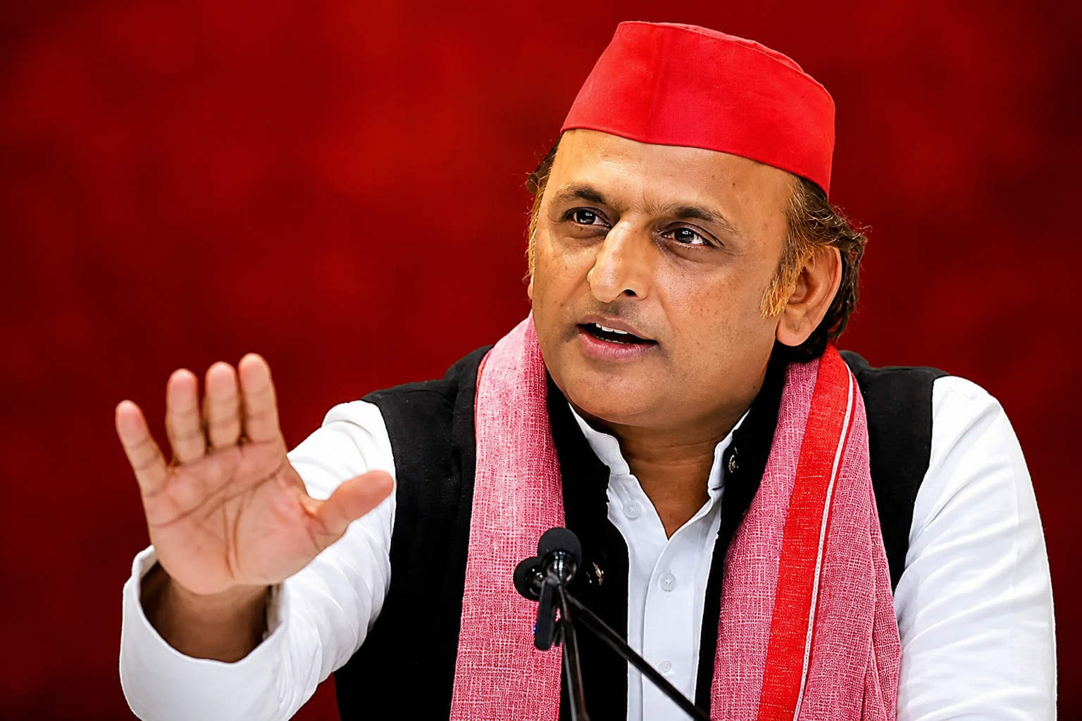 टूटेगी अखिलेश की पार्टी? ओम प्रकाश राजभर के दावे से मचा सियासी बवाल