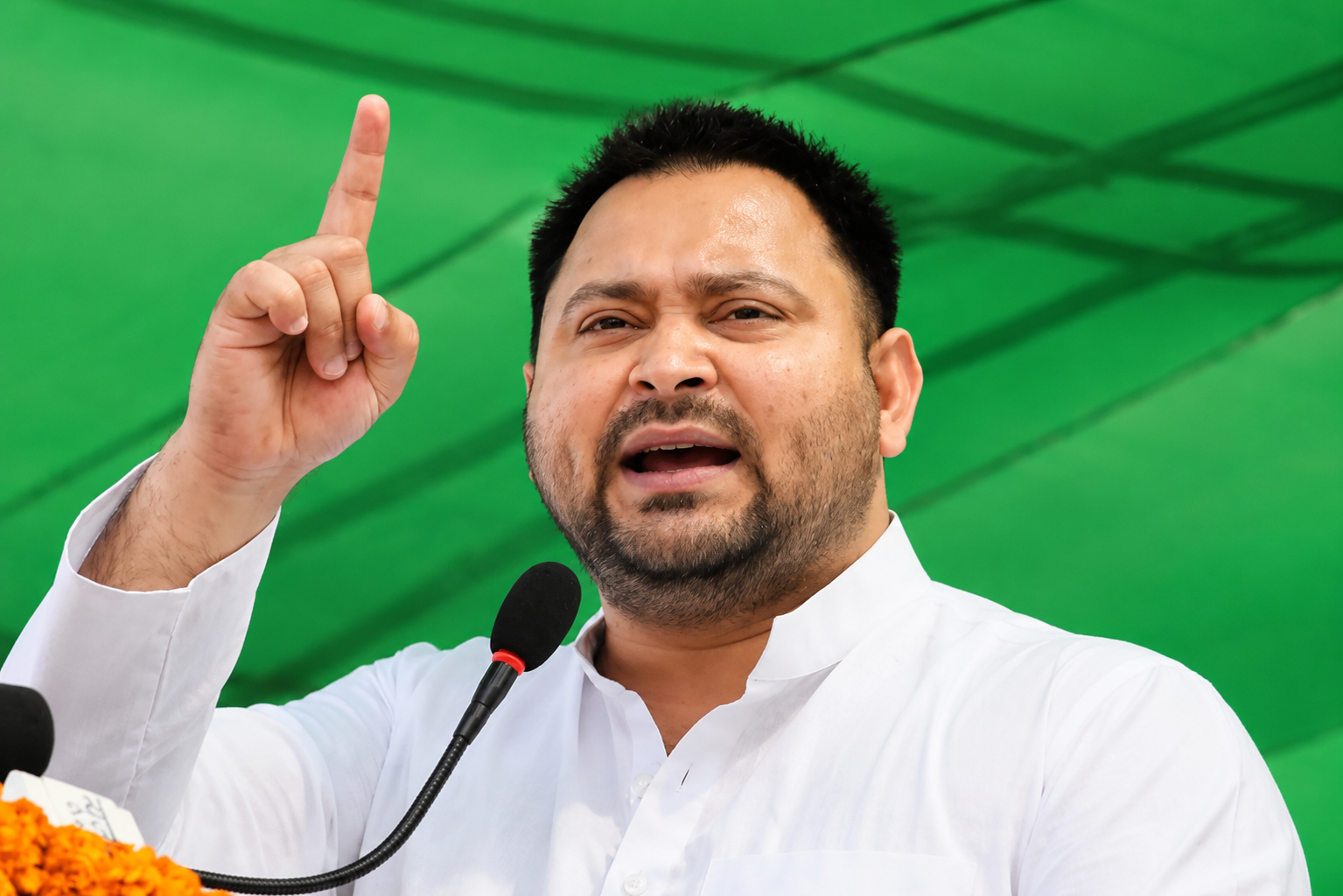 बिहार बंद के बाद घायल छात्रों से मिले तेजस्वी यादव, सोशल मीडिया पोस्ट पर मिली मिली-जुली प्रतिक्रियाएं