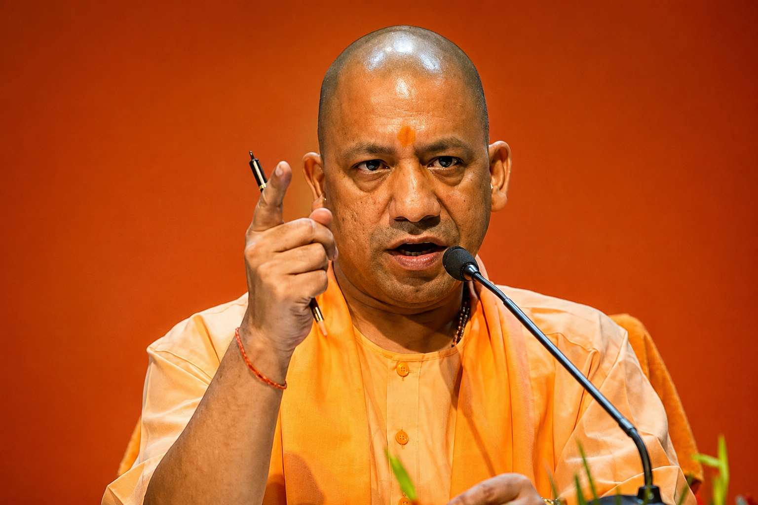 योगी की सख्त चेतावनी: ‘यमराज के घर जाने का रास्ता भी खुल जाएगा’, बदमाशों को दिया बड़ा संदेश