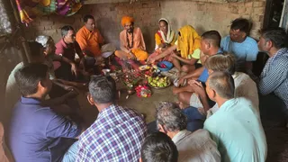 खटीमा के कुटरी गांव में 70 थारू आदिवासियों की ‘घर वापसी’, हरेला पर्व पर वैदिक रीति से हुआ शुद्धिकरण यज्ञ